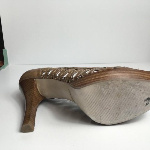 Guess By Marciano Natural Raise Pumps - Picture 5 of 10